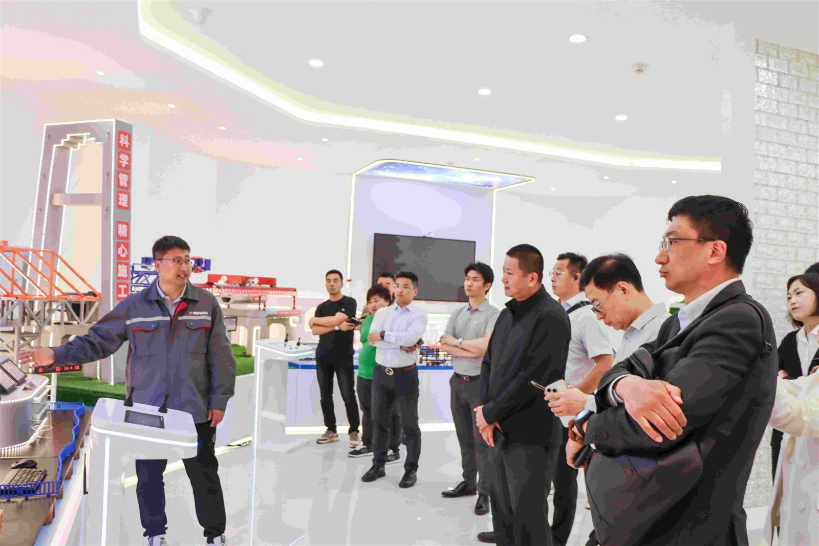 The whole internal logistics system solutions